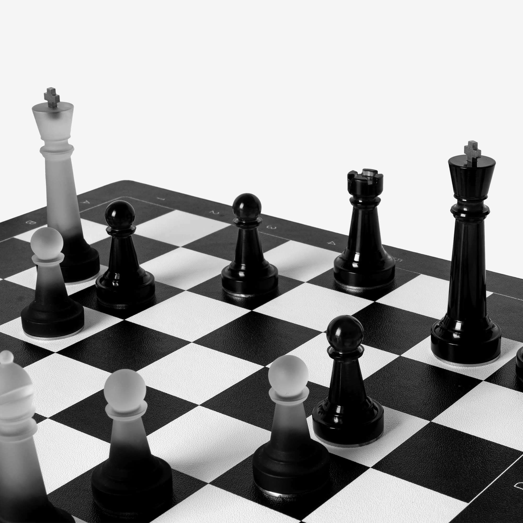 Monochrome Chess – Lumina version