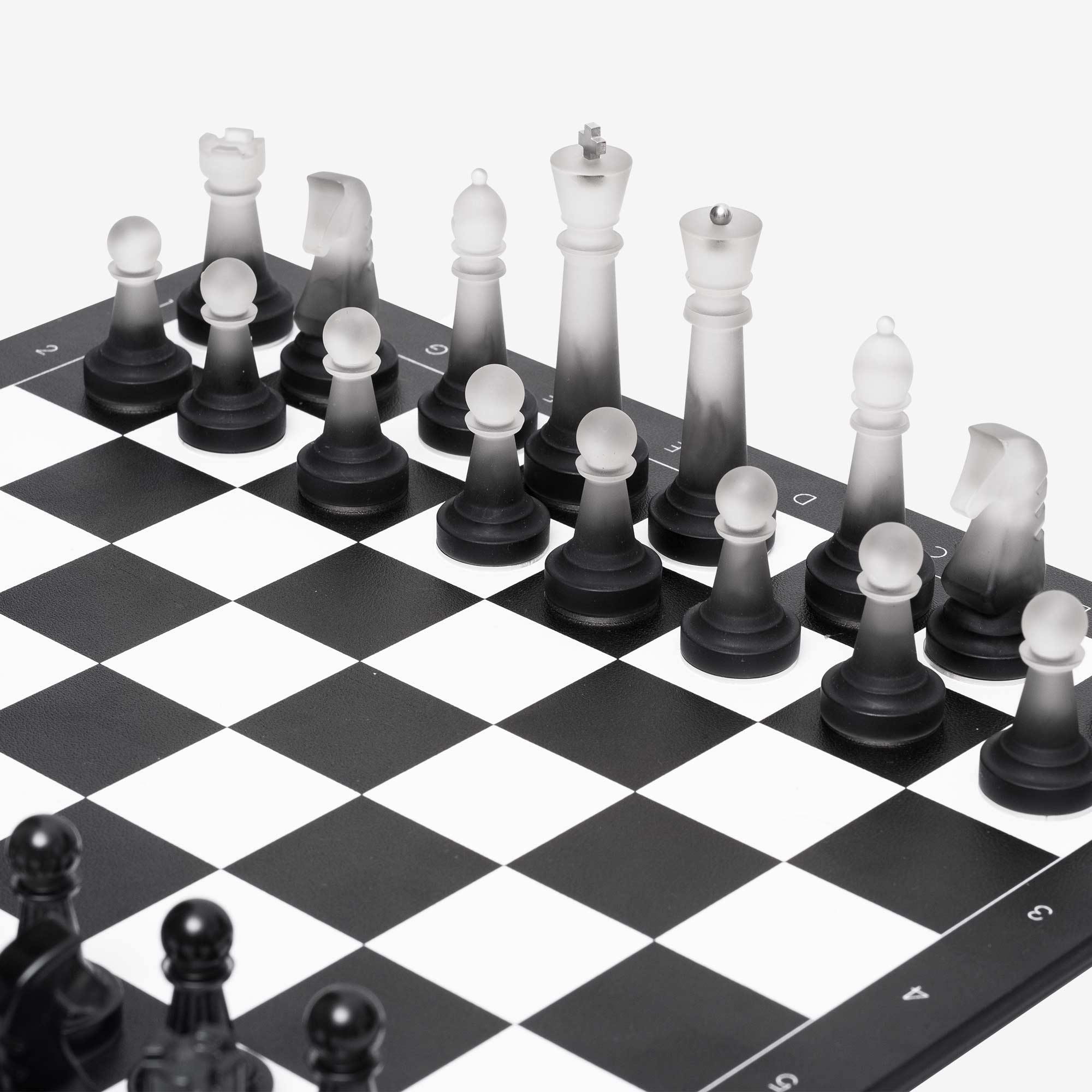 Monochrome Chess – Lumina version